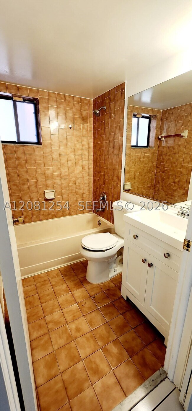 Building Photo - 5500 W 21st Ct