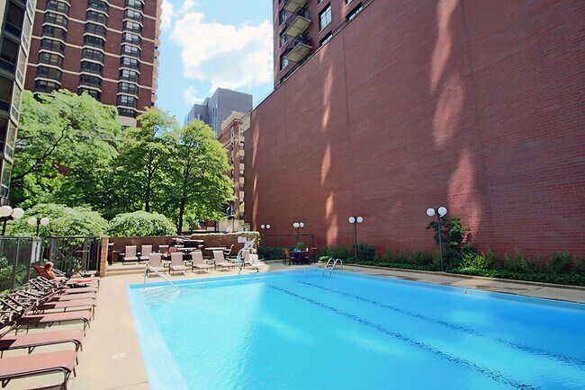 Building Photo - 1099 N Dearborn St