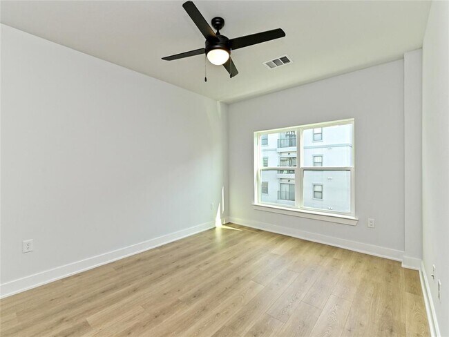 Building Photo - 2500 Longview St