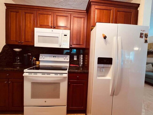 Building Photo - 7834 Edgewater Dr