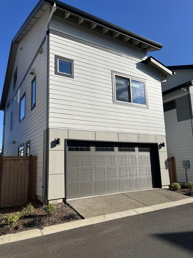 Building Photo - 4179 SE 68th Ave