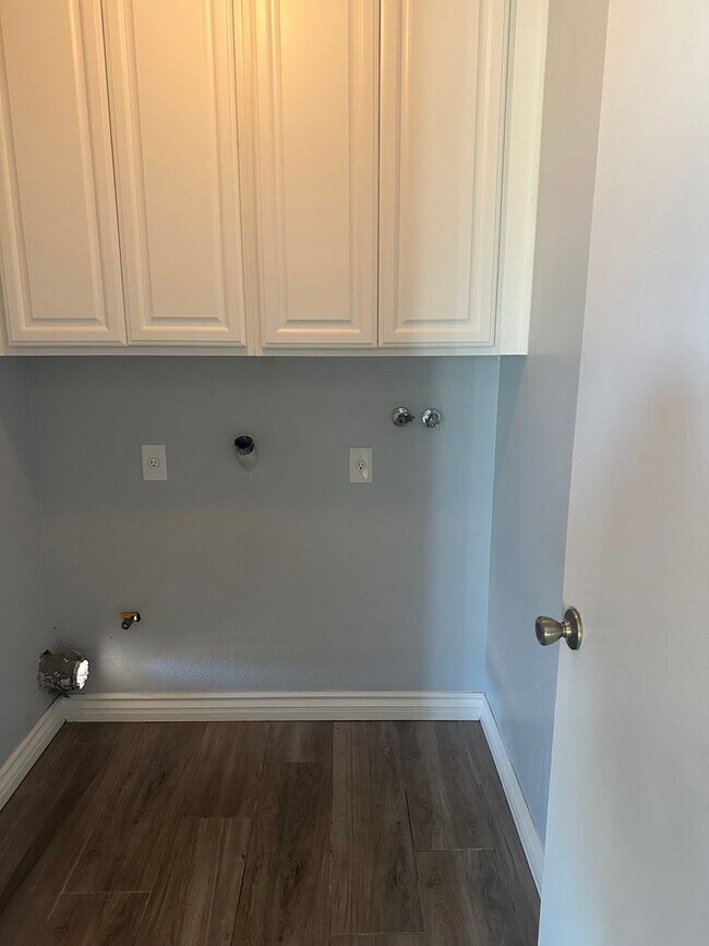 Building Photo - Family Home on Shandin Road