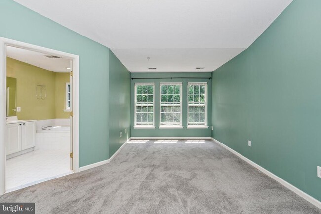 Building Photo - 25 Caterham Ct