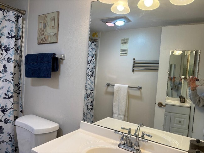 Building Photo - 8900 Washington St