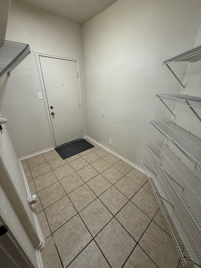 Building Photo - 536 Foxford Run Dr