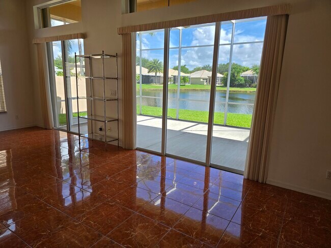 Building Photo - 7145 Veneto Dr