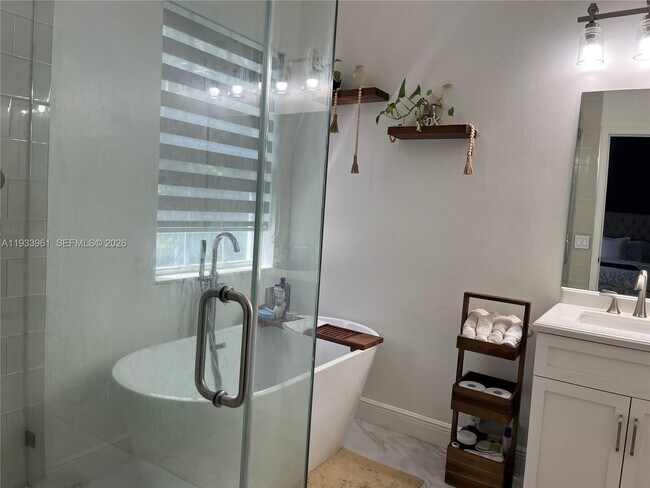 Building Photo - 8472 SW 29th St