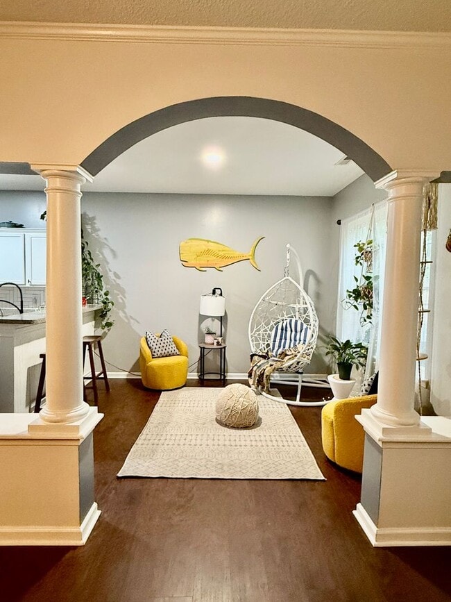 Building Photo - 3BD/2BA Updated Ranch on a Wooded Lot- Two...