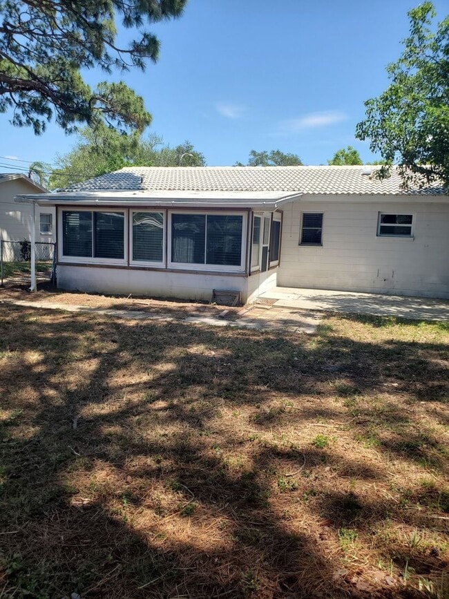 Building Photo - QUIET AND WELL MAINTAINED NEIGHBORHOOD
