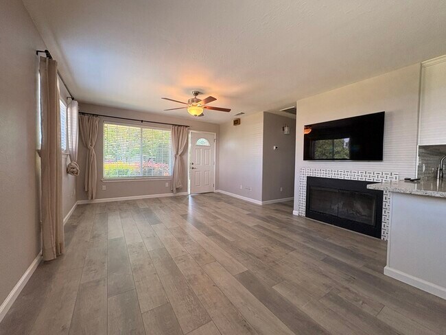 Building Photo - Beautifully Updated 3/2! Backyard, 2 Car Garage! Modern and Clean!