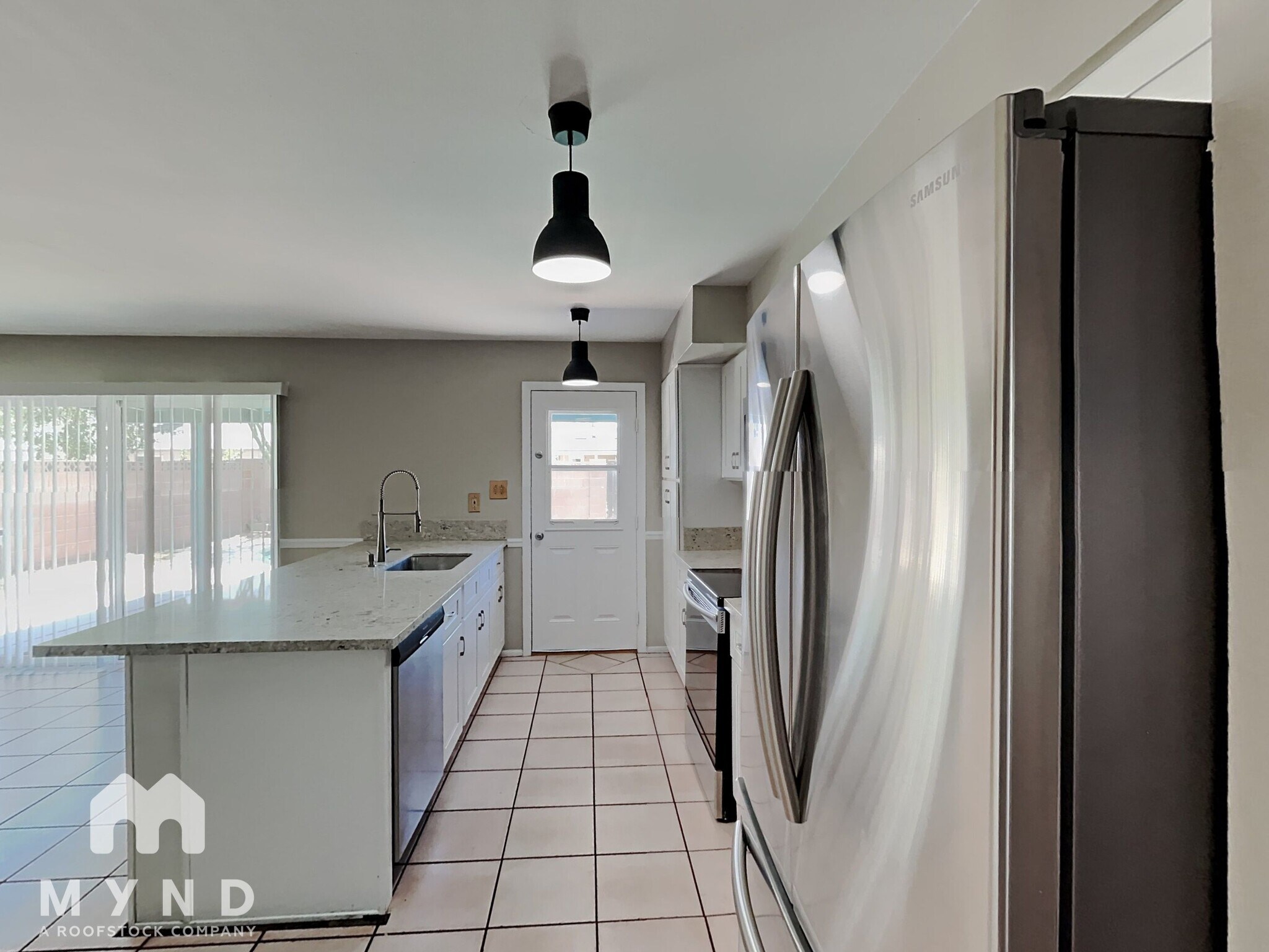 Building Photo - 537 E Laguna Dr