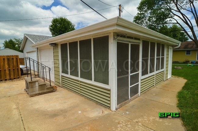 Building Photo - 401 31st St NW