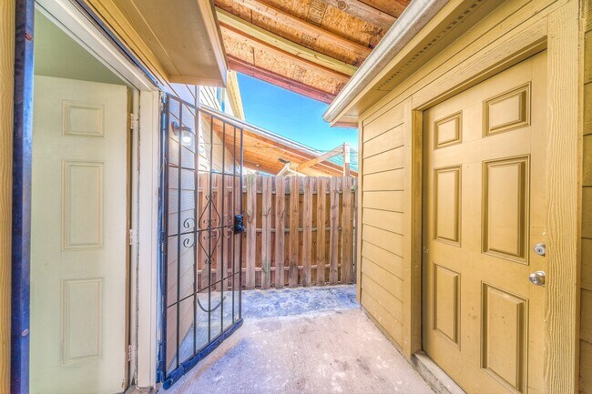 Building Photo - 7239 Autumn Sun Dr