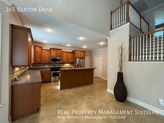 Building Photo - 165 Keaton Dr