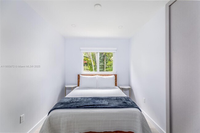 Building Photo - 2742 Coacoochee St