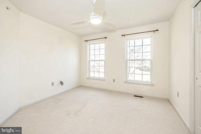 Building Photo - 171 Madison Way