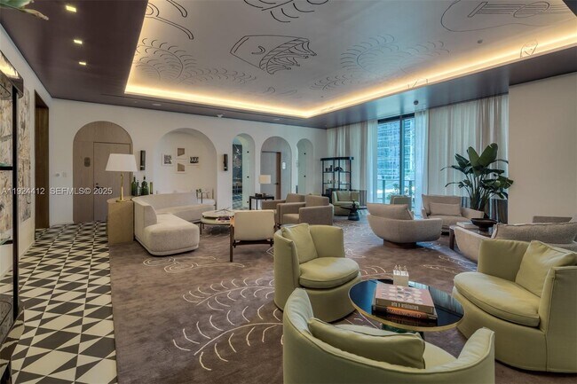 Building Photo - 801 S Miami Ave