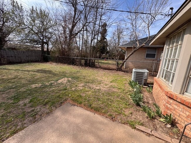 Building Photo - Huge fenced yard, charming 3-bedroom Norman home ready for move in!
