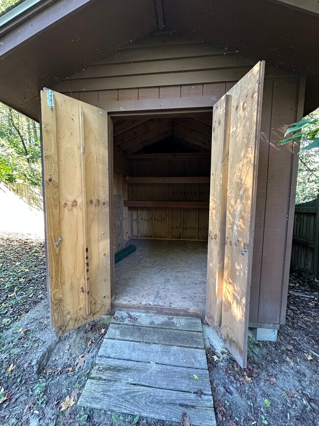 Building Photo - 854 Redwood Trail