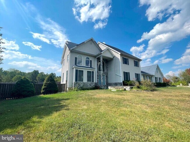 Primary Photo - 43737 Sandy Bottom Rd