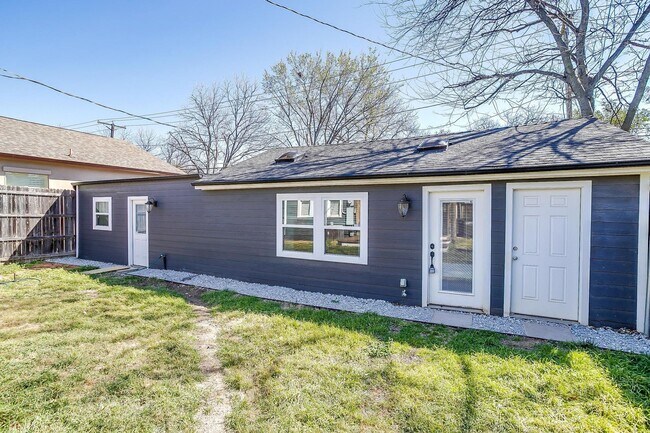 Building Photo - Adorable 1/1 Studio Apartment in Arlington...