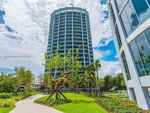 Building Photo - 2831 S Bayshore Dr