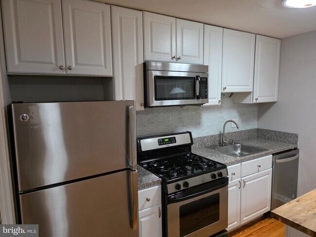 Building Photo - 4708 3rd Pl NW