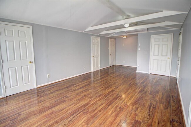 Building Photo - 950 Lamonte Ln