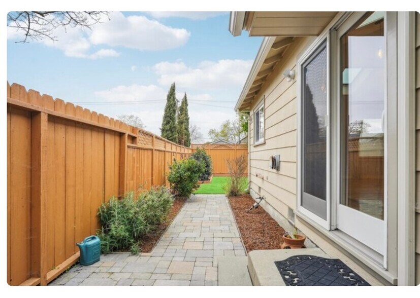 Building Photo - 1428 7th St