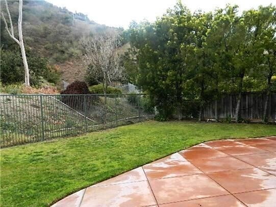 Building Photo - BEAUTIFUL MOUNTAIN VIEW 4BED/3BATH PLUS DE...