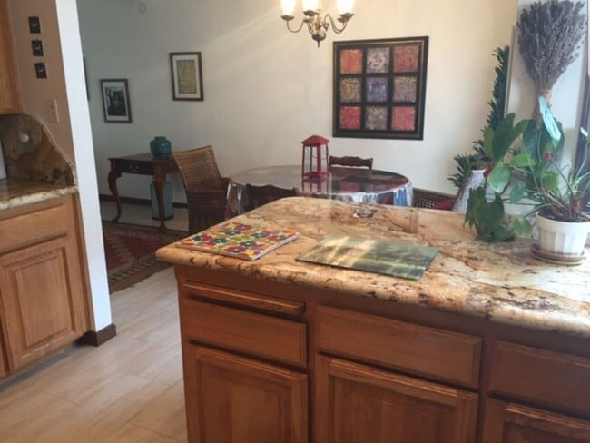 Building Photo - 8694 Villa La Jolla Dr
