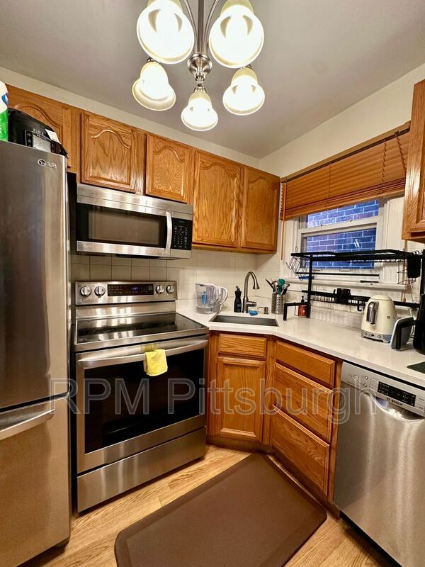 Building Photo - 6526 Rosemoor St