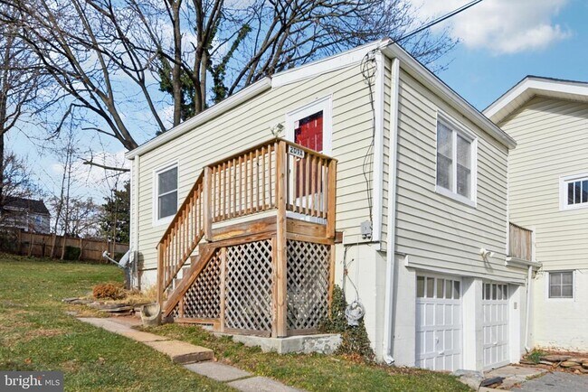 Building Photo - 209 Locust St