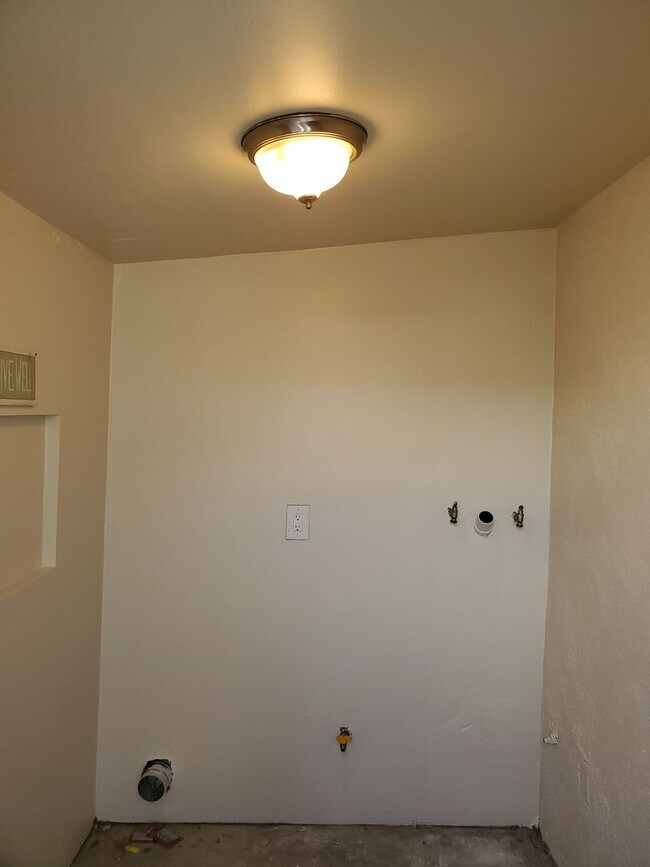 Building Photo - Spacious 3-Bedroom Single Family House with bonus room in Torrance- $4,400/month