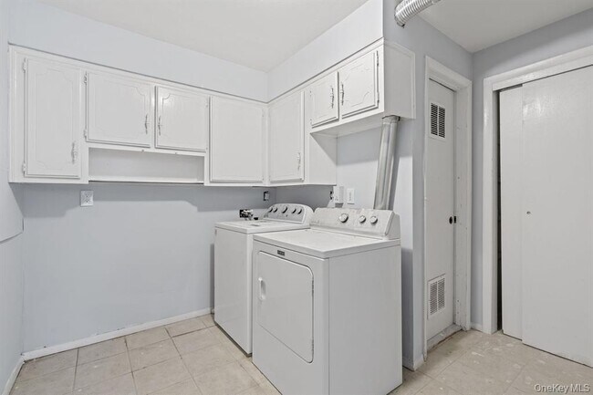 Building Photo - 49 Georgia St