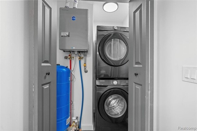 Building Photo - 1445 N Seymour Rd