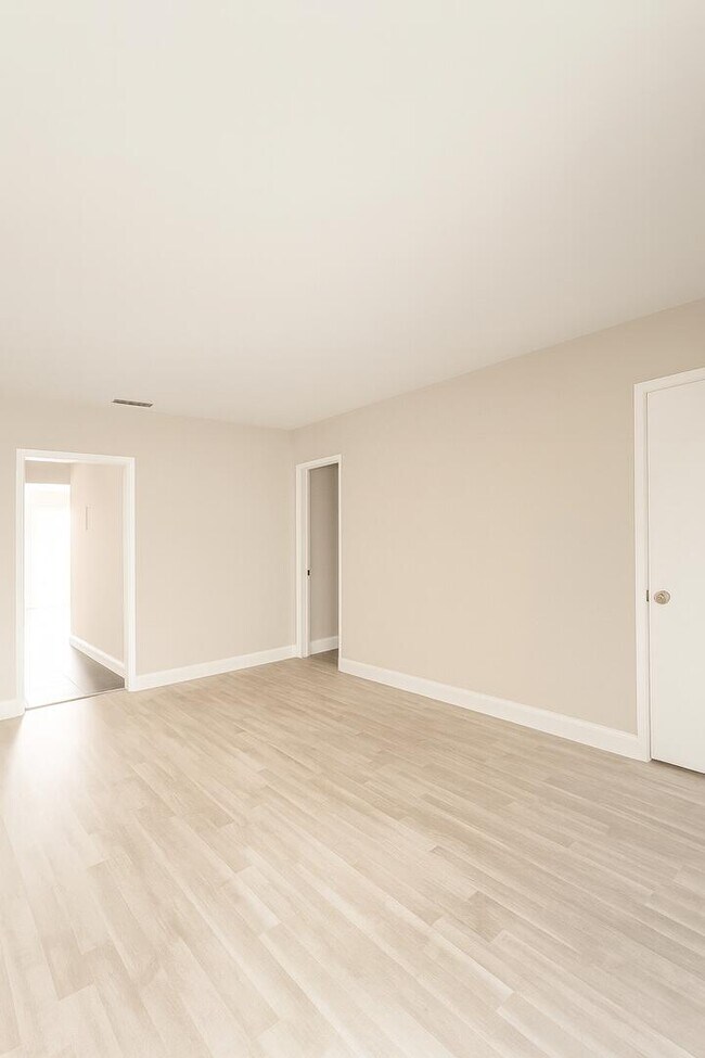 Building Photo - 811 SE 22nd Ave