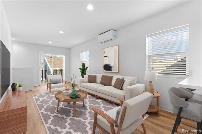 Building Photo - 1440 Lakepointe St