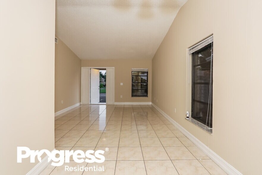 Building Photo - 4205 SW 137th Ct
