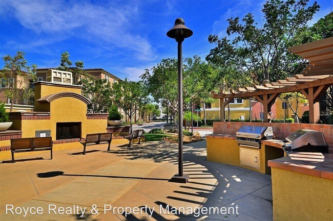 Building Photo - 2 br, 2.5 bath House - 5030 Juneberry Ct