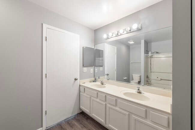 Building Photo - 438 Rachel Cir