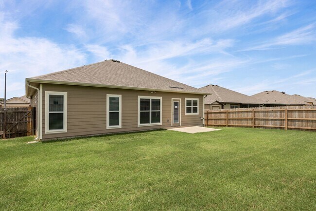 Building Photo - Move-In Ready! 3 Bed, 2Ba Home in Westfiel...