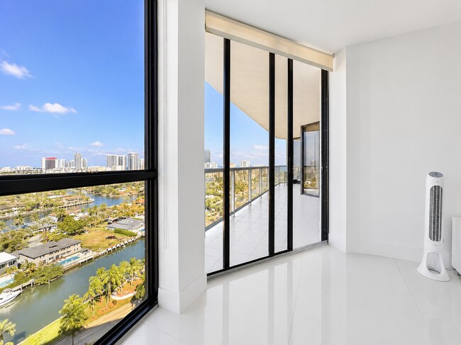 Building Photo - 3640 Yacht Club Dr