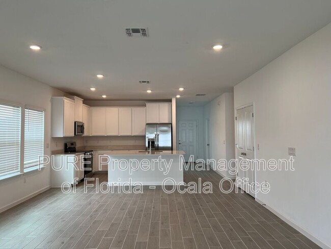 Building Photo - 3429 NE 40th St