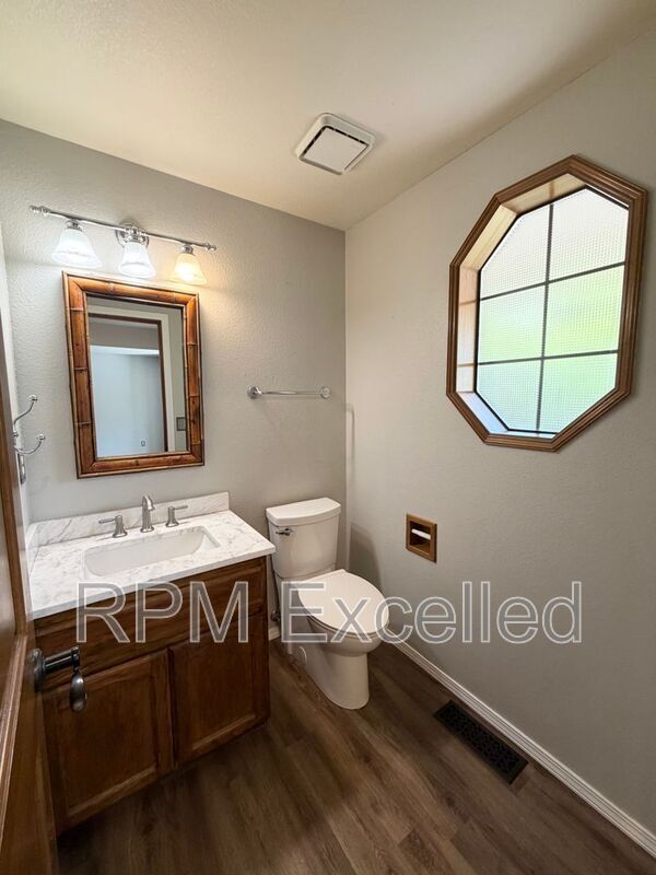 Building Photo - 4925 Mill Pond Dr SE