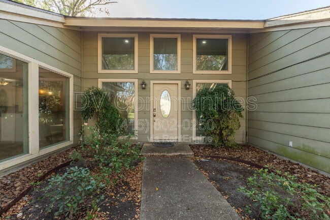 Building Photo - 16022 Spinnaker Dr