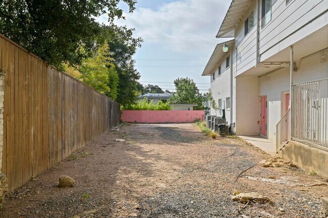 Building Photo - 1208 Enfield Rd