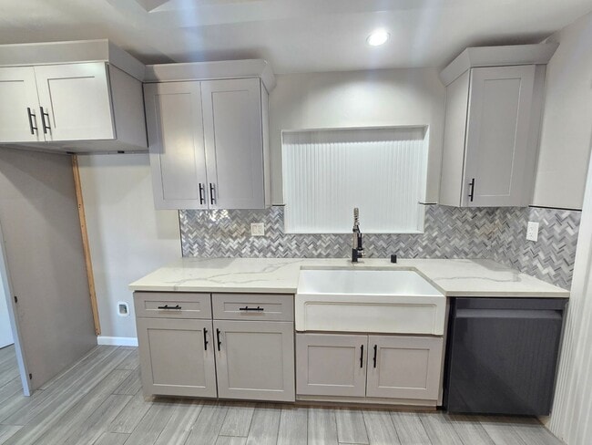 Building Photo - 44309 Date Ave