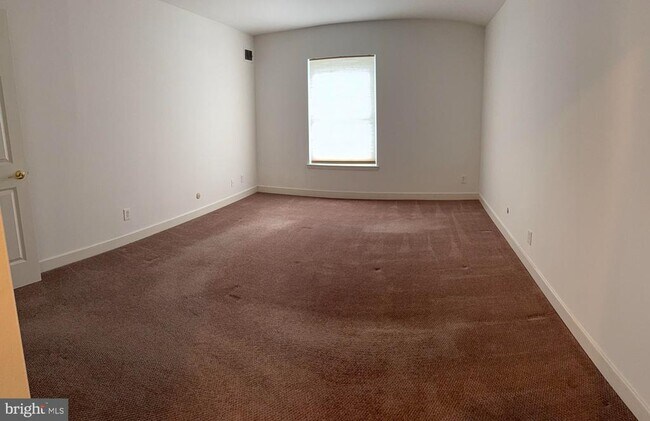 Building Photo - 300 Drummers Ln