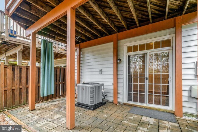 Building Photo - 6927 Rolling Creek Way